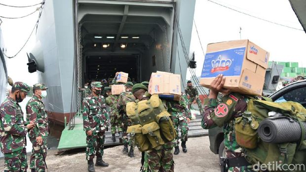 TNI AD Kerahkan 3 kapal angkut bantuan kemanusian ke Kalsel dan Sulbar