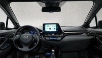 Seperti jajaran C-HR 2021 lainnya, C-HR GR Sport yang baru memanfaatkan rangkaian alat bantu dari sistem drive assist, Toyota Safety Sense. Paket itu terdiri dari Lane Trace Assist, Pre-Collision System dengan daylight cyclist detection. Foto: Toyota