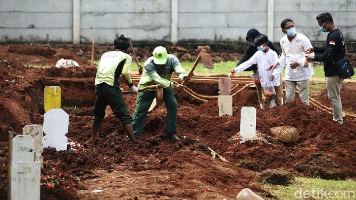 Pemprov DKI Jakarta kembali membuka lahan baru pemakaman jenazah COVID-19 seluas 3.000 meter persegi di Tempat Pemakaman Umum (TPU) Bambu Apus, Kecamatan Cipayung, Jakarta Timur.