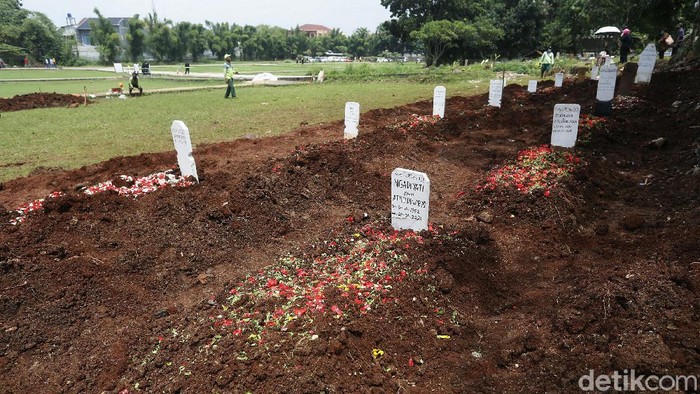 Pemprov DKI Jakarta kembali membuka lahan baru pemakaman jenazah COVID-19 seluas 3.000 meter persegi di Tempat Pemakaman Umum (TPU) Bambu Apus, Kecamatan Cipayung, Jakarta Timur.