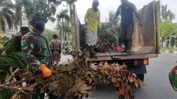 Tumpukan sampah di Pekanbaru masih belum tuntas (Foto: Raja Adil/detikcom)
