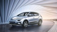 VF31, merupakan segmen SUV / C dengan panjang 4.300 mm. Di atas kertas VF31 memiliki tenaga 150kW (201 dk ), torsi maksimum 320Nm (versi Premium), dan kapasitas 85kW (114 dk), torsi maksimum 190Nm (versi standar). Foto: VinFast