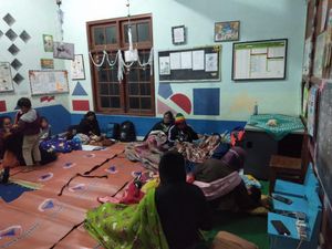Potensi Bahaya Merapi ke Barat Daya, Warga Turgo Bermalam di Tempat Aman