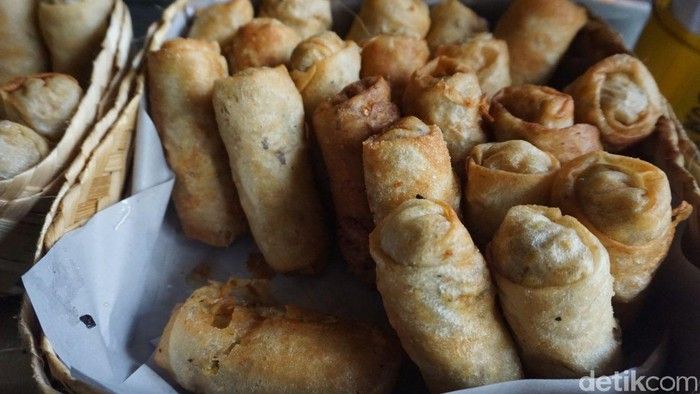 5 Gang Sempit yang Populer Karena Dipenuhi Penjual Makanan Enak