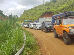 Jalan Akses Menuju Mamuju Terendam Lumpur Sisa Longsor, Lalin Macet 4 Km