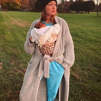 Gigi HadidGigi Hadid menjadi salah satu selebriti keturunan Palestina yang paling dikenal publik. Supermodel tersebut mewarisi darah Palestina dari ayahnya Mohammed Hadid. Ibu satu anak ini menunjukkan dukungannya pada tanah kelahiran ayahnya dengan mengunggah Insta Story hingga tulisan panjang lebar mengenai apa yang terjadi di sana.  Seseorang tidak bisa mengadvokasi mengenai persamaan ras, LGBT, dan hak-hak wanita, mengutuk korupsi dan regime kejam dan ketidakadilan lain tapi memilih untuk mengabaikan opresi Palestina. Itu tidak bisa jadi pengecualian. Kamu tidak bisa memilih dan menentukan hak asasi mana yang lebih lebih penting, tulisnya.Foto: Instagram/@gigihadid