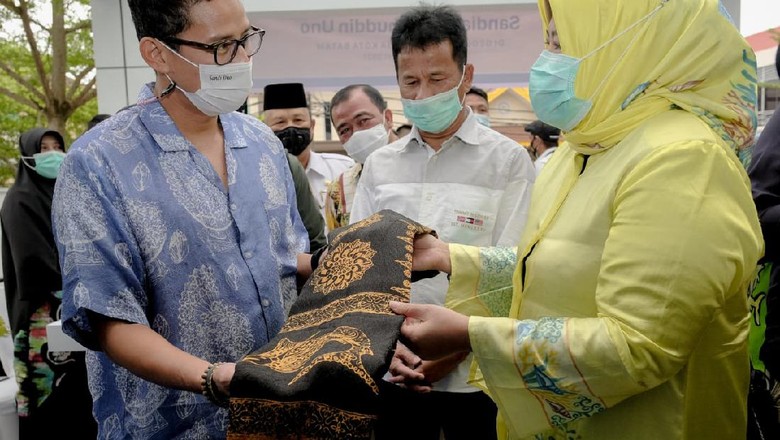 Bangkitkan Ekonomi Kreatif, Sandiaga Uno Ajak Animator Rangkul Pengrajin Seni Lokal Bergerak Bersama Bangkitkan Ekonomi Kreatif, Sandiaga Uno Ajak Animator Rangkul Pengrajin Seni Lokal Bergerak Bersama