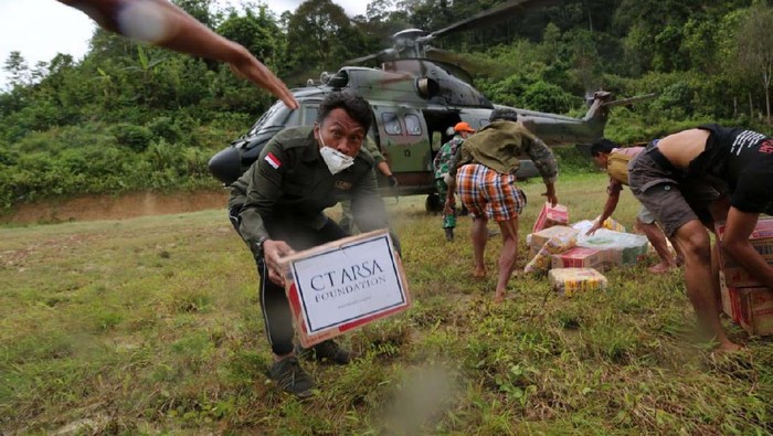 CT ARSA Foundation Salurkan Bantuan untuk Korban Gempa Majene Dompet Amal Transmedia bekerjasama dengan CT ARSA Foundation menyalurkan bantuan untuk korban gempa di Majene. Bantuan diangkut lewat helikopter TNI AU.
