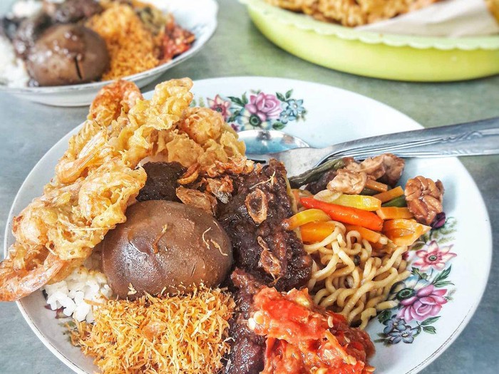 Di Surabaya Wajib Jajan Mie Kluntung hingga Sego Tongkol