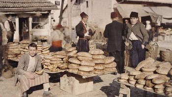 Kalau ini menjepret pasar di Sarajevo pada tahun 1912. Foto: Imgur