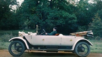 Mencoba mobil canggih di zaman itu, diambil tahun 1913. Foto: Imgur