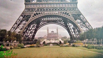 Suasana di sekitar Menara Eiffel di Paris pada tahun 1914. Foto: Imgur