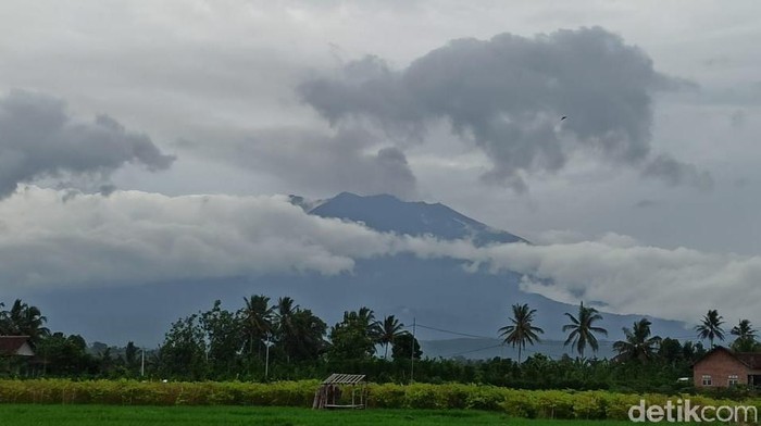 Gempa tremor dari erupsi Gunung Raung meningkat. Rentang kegempaan tremor naik dari 5 sampai 30 menit, menjadi 2 sampai 5 menit.