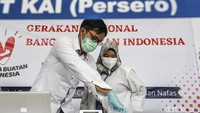 Luhut mendorong agar alat GeNose C19 dapat digunakan di semua area publik. Ia mengatakan alat screening virus Corona, yaitu GeNose C19, sudah mendapat izin untuk digunakan.