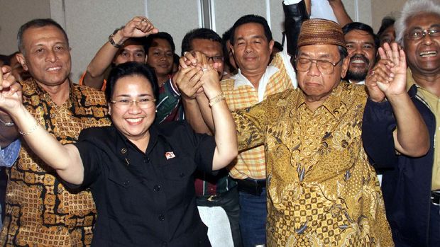 Former Indonesian President Abdurrahman Wahid, second right, sister of President Megawati Sukarnoputri, Rachmawati, second left, chairman of Freedom Party Adi Sasono, left, hold hands with other political parties reprepsentatives after their meeting in Jakarta, Indonesia, Saturday, April 10, 2004. Led by Wahid's National Awakening Party, 19 parties are demanding a vote recount after complaining that their representatives were not allowed to witness the counting of the votes, a move that could delay theannouncement of  parliamentary ballots final tally. (AP Photo/Tatan Syuflana)