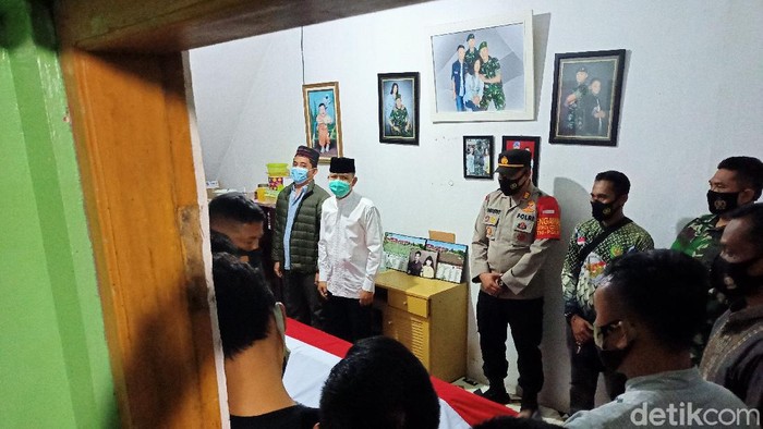 Jenazah Pratu Roy tiba di rumah duka