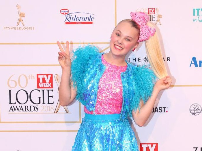 Jojo Siwa BLACKPOOL, ENGLAND - OCTOBER 21: JoJo Siwa performs at Nickelodeons SLIMEFEST on October 21, 2017 in Blackpool, England. Highlights from the slime-filled event will air on Nickelodeon on Friday 3rd, November at 5pm in Blackpool, England. (Photo by Andrew Benge/Andrew Benge/Getty Images for Nickelodeon UK)