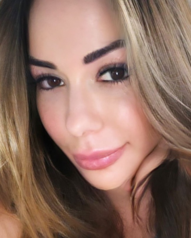 Dengan banyaknya kritik aku mulai mempertanyakan kewarasanku sendiri menjadi plastik, katanya. Foto: Instagram