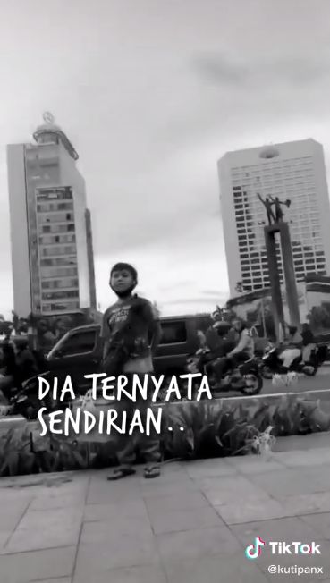 Bocah Ini Tempuh Jarak Kiloan Meter untuk Jualan Donat Demi Bantu Orangtua