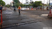 Kepala Dinas Perhubungan (Dishub) Kota Yogyakarta Agus Arif Nugroho mengatakan kendaraan bermotor memang tidak diperkenankan melintas di perlintasan tersebut.