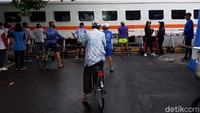 Aturan kendaraan bermotor dilarang lewat perlintasan tersebut berlangsung sudah lama, sudah ada puluhan tahun yang lalu.