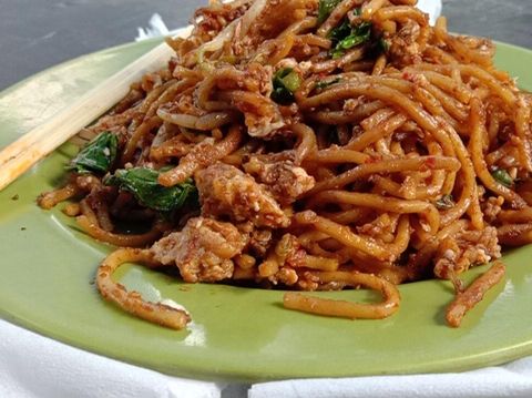 Mie balap, makanan yang cuma ada di Medan dan sekitarnya. Penyajiannya super cepat.