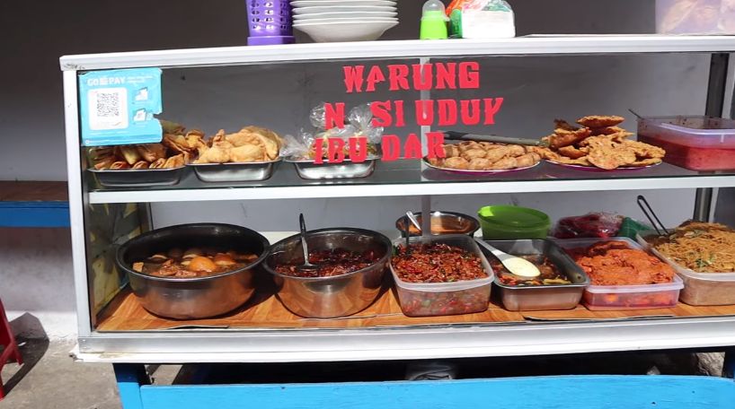 5 Warung Nasi Uduk Laris Manis Meski Tempatnya Ngumpet
