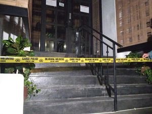 Kucing-kucingan Kafe di Ibu Kota saat Pandemi Bermodus Gerbang Dikunci