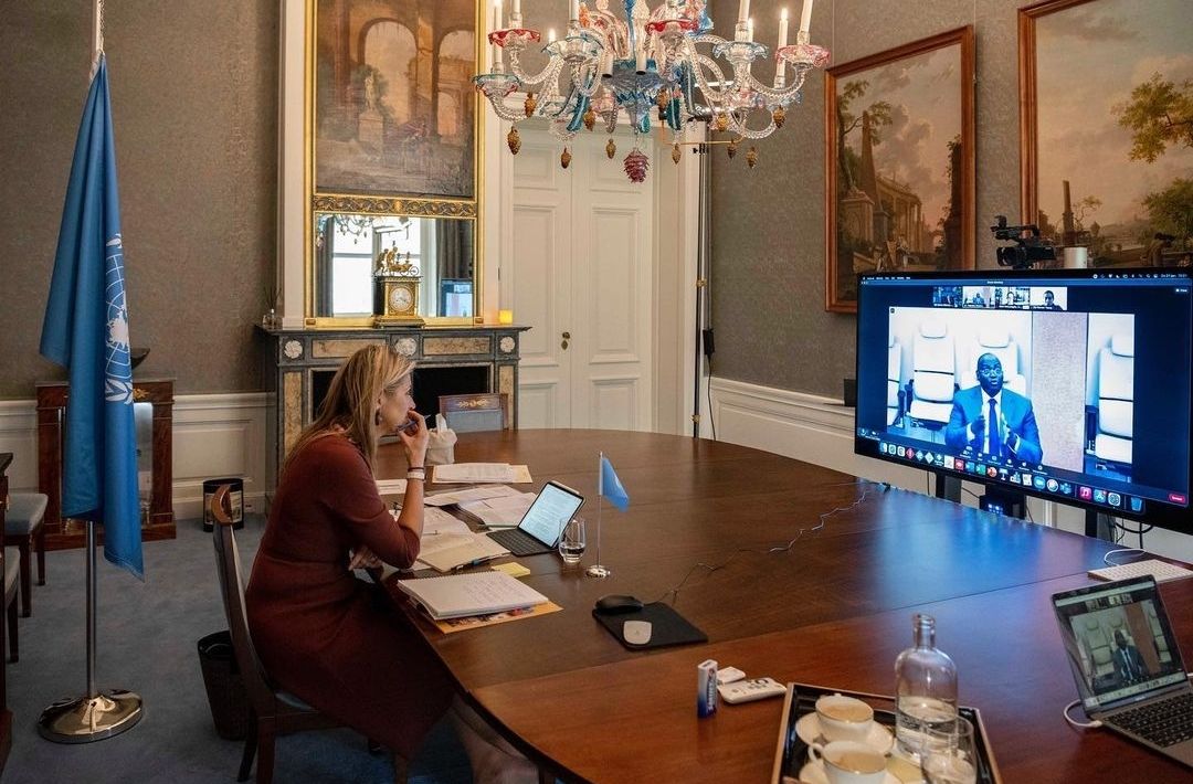 Ratu Maxima saat kunjungan virtual di istana.