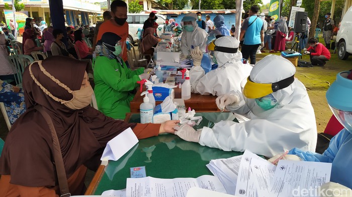 Ratusan Pedagang Pasar Minulyo Pacitan Dirapid Test