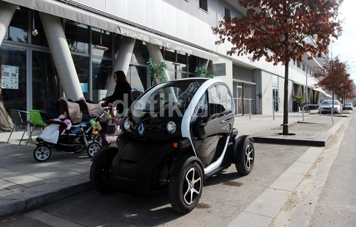 Uji Renault Twizy langsung di Paris, Prancis