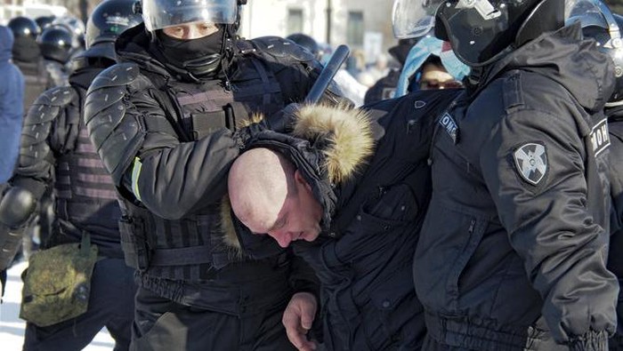 Police detain a man during a protest against the jailing of opposition leader Alexei Navalny in Khabarovsk, 6,100 kilometers (3,800 miles) east of Moscow, Russia, Saturday, Jan. 23, 2021. Authorities in Russia have taken measures to curb protests planned for Saturday against the jailing of Navalny. (AP)