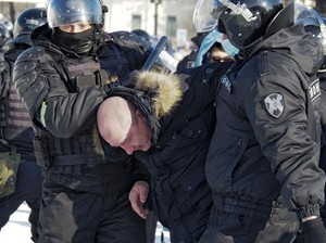 Polisi Rusia Tahan Puluhan Pendukung Navalny dalam Demo Anti-Putin