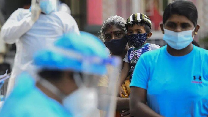 Sri Lanka is in the grip of a coronavirus surge, approving the emergency use of the vaccine developed by AstraZeneca and Oxford University on Friday (Ishara S. KODIKARA AFP/File)