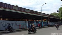 Bangunan Stasiun Wergu terletak di Jalan Kyai Agus Salim, Wergu Wetan, Kecamatan Kota. Bangunan Stasiun KA yang didirikan pada 15 Maret 1884 itu kini sudah tidak beroperasi lagi.