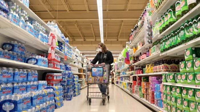Supermarket Ini Bayar Pegawainya yang Mau Divaksin Covid-19