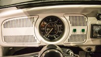 Modifikasi VW Kodok jadi anti peluru di Italia ini cukup ramai digunakan di rentang tahun 1978-1984. Soal bobotnya yang bertambah, situs ini mengklaim tak banyak berpengaruh pada performa mobil. Foto: Get Your Classic