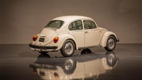 Mobil tua yang anti peluru ini masih sama sampai sekarang dan tidak mengalami restorasi. VW Kodok anti peluru ini kebetulan dilelang oleh Chrome Cars di situs lelang Get Your Classic dengan penawaran mulai dari USD 42 ribu atau Rp 600 jutaan. Foto: Get Your Classic