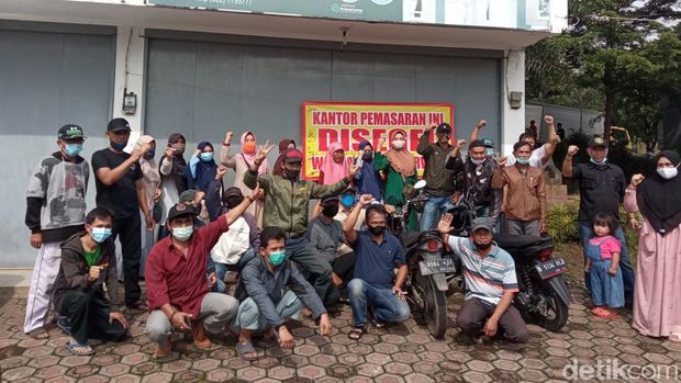 Warga lokasi longsor sumedang segel kantor pemasaran