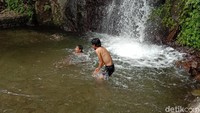 Terpisah Kepala Desa Rahtawu, Didik Aryadi, mengatakan bahwa untuk wisata Desa Rahtawu masih diberlakukan PPKM. Itu terhitung sejak 11 sampai 25 Januari 2021. Menurutnya untuk wisata di Rahtawu tutup sementara.