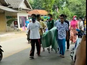 Aksi Keluarga Ambil Paksa Jenazah Covid-19 di Sumenep