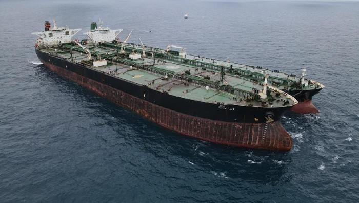 Bakamla Amankan 2 Kapal Tanker Asing Diduga Lakukan Transfer BBM Ilegal.