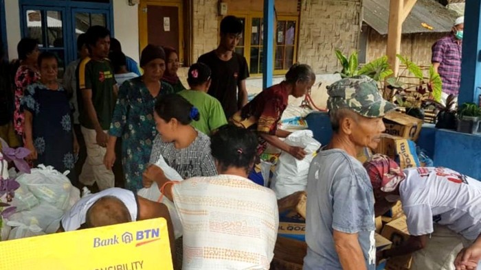 Bantuan untuk Korban Banjir Jember Terus Mengalir Peduli penderitaan warga terdampak banjir di Bandealit, Kabupaten Jember, Jawa Timur, PT Bank Tabungan Negara (Persero) Tbk bersama REI menggelar bakti sosial ke daerah terdampak.