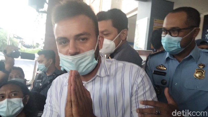 Bule Sergei Kosenko dideportasi usai viral party tanpa prokes di Bali (Angga Riza/detikcom)