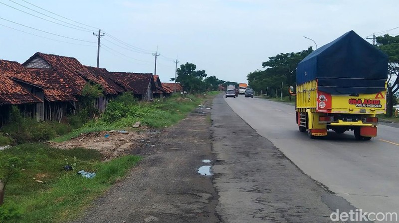 Melihat dari Dekat 'Rumah Kurcaci' di Jalur Pantura Rembang