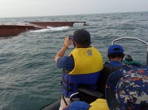 Dua Kapal Tabrakan di Perairan Gresik, 5 ABK Masih Belum Ditemukan