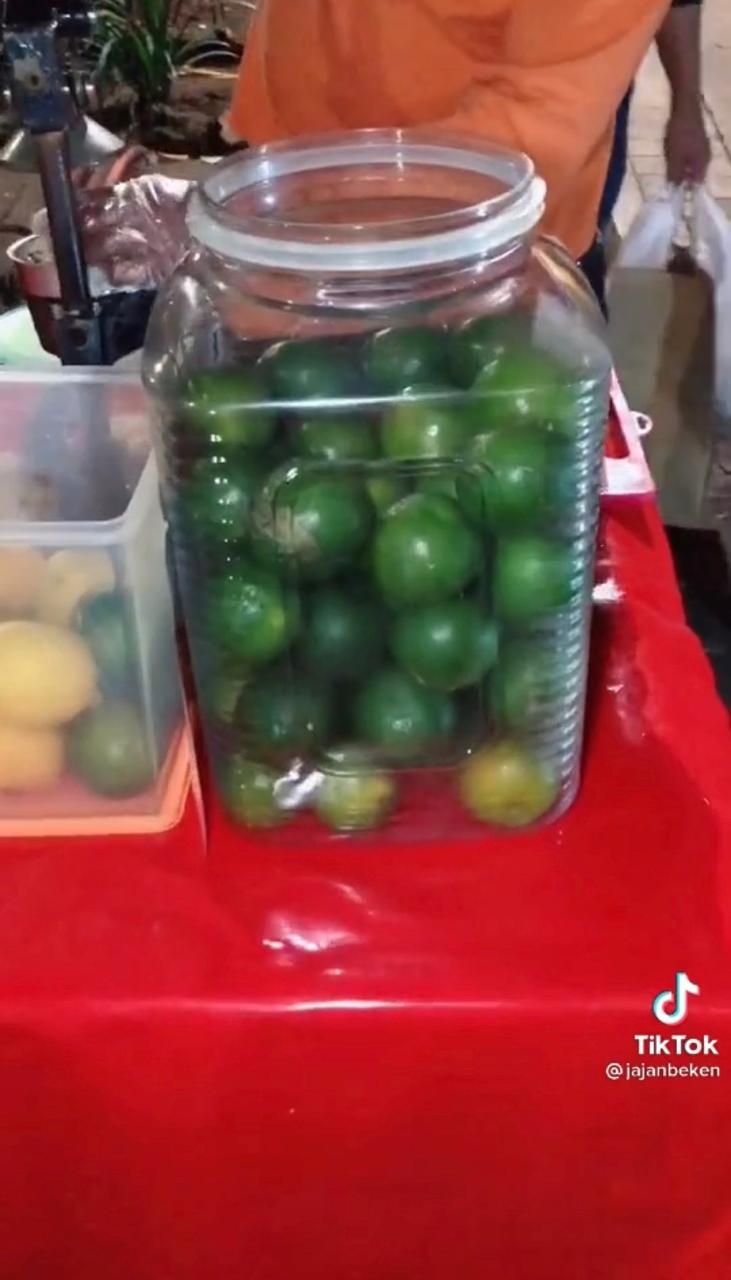 Duh! Food Vlogger Ini Kaget Jajan Es Jeruk Pinggir Jalan Rp 60 Ribu