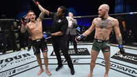 Dustin Poirier melanjutkan rentetan kemenangan di kelas ringan. Sebelumnya di bulan Juni 2020 kemarin, Dustin menang angka atas Dan Hooker. The Diamond begitu julukan Dustin Poirier, juga mampu membalas dendam dengan Conor McGregor. Setelah di tahun 2014 lalu, Dustin dikalahkannya.