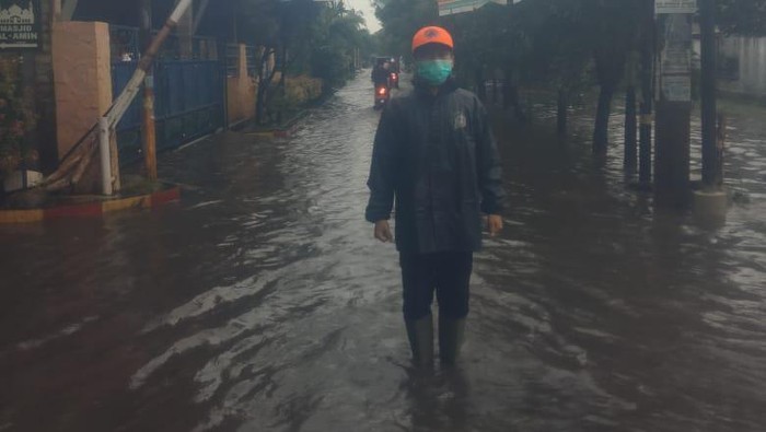 Genangan 30 cm di Taman Cikunir Indah, Kelurahan Jakamulya, Kecamatan Bekasi Selatan.