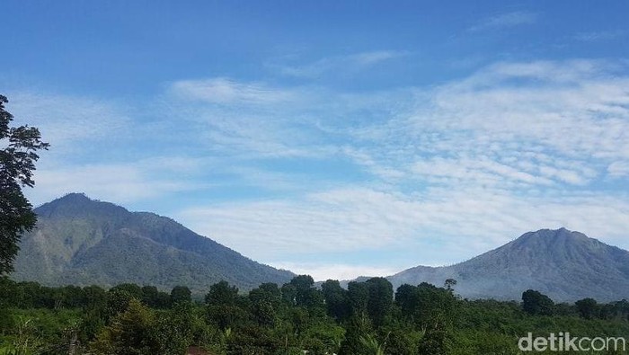 Gunung Raung erupsi dalam beberapa hari terakhir. Meski begitu, Gunung Ijen yang berada dalam satu gugus pegunungan tidak terpengaruh.